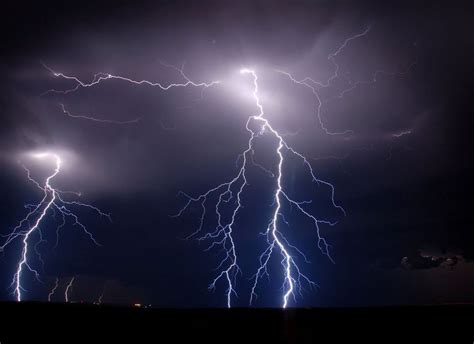 高清：危险并美丽着 电闪雷鸣时的天空奇景_世博频道_腾讯网