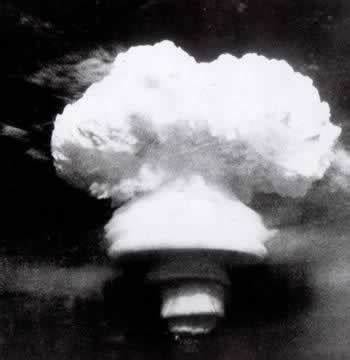 中国第一颗氢弹原子弹爆炸瞬间 遮天蔽日 震撼心灵