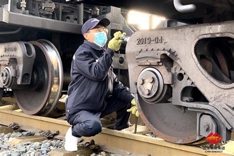 铁路部门精检细修 确保“年货”物资运输安全