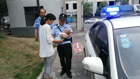 武汉民警捡到两月大女婴 疑为产后抑郁女子抛弃_湖北频道_凤凰网