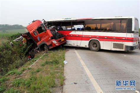 广西象州大客车和大货车相撞 致3死5伤(组图)-新闻中心-南海网