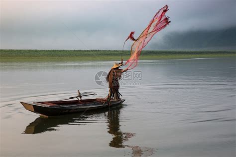 海上渔夫图片