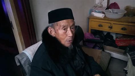 小伙去村里86岁空巢老人家，谈养老问题的时候，老人为啥这样说_凤凰网视频_凤凰网