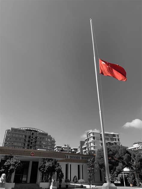 图集|中国驻外使领馆降半旗，深切悼念抗疫烈士和逝世同胞 - 西部网（陕西新闻网）