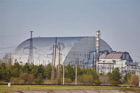 在切尔诺贝利核电站4号反应堆上方的新安全控制中心高清图片下载-正版图片503992955-摄图网