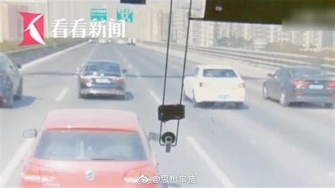 深圳有市民称高速上有4辆车并排龟速行驶，造成拥堵。_手机新浪网