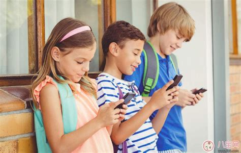 孩子经常使用手机有什么影响 如何避免孩子过度接触手机辐射 _八宝网