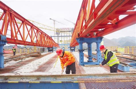 贵州兴义峰林特大桥进入紧缆施工阶段-搜狐大视野-搜狐新闻