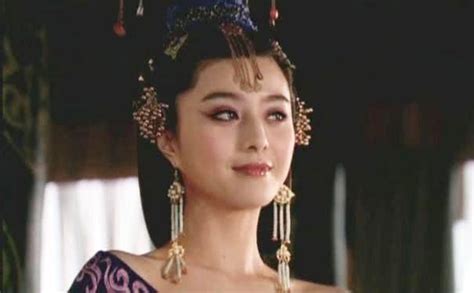 7版“苏妲己”，前2位靠装扮, 傅艺伟最妩媚，她的最深入人心