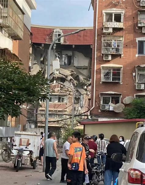 哈尔滨一小区发生爆炸事故，楼栋门窗被炸飞 当地：救援已抵达|哈尔滨市|救援|爆炸事故_新浪新闻