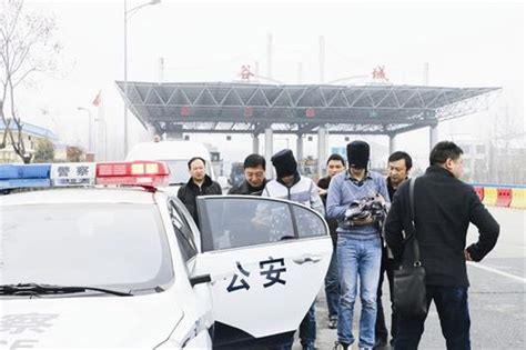 成都开往广西大客车侧翻致2死36伤(图)_手机新浪网