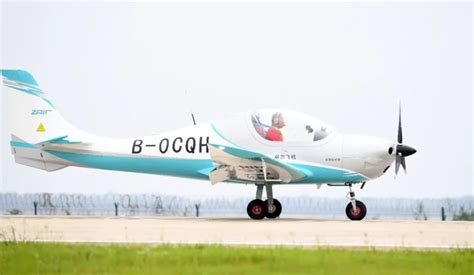 卓尔宇航全碳纤维复合材料国产轻型飞机ZA800正式首飞_新闻_新材料在线