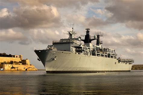 HMS Bulwark (L15) | Royal Navy