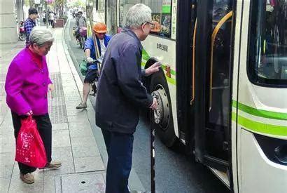 好消息！重庆年满65岁老年人免费坐公交轻轨 转发有惊喜哟
