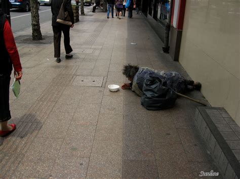 有没有发现大街上要钱的乞丐很少了，甚至没有了，他们去哪了？__凤凰网