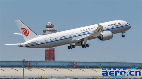 东航首架波音787梦想客机今日飞抵深圳 _上海机场货运公司