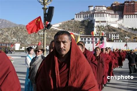 西藏隆重庆祝第一个百万农奴解放纪念日(组图)_新闻中心_新浪网