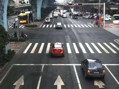 红绿灯,分离着色,白色背景,绿灯,红灯,十字路口,路口,警告标志,禁止的,交通标志摄影素材,汇图网www.huitu.com