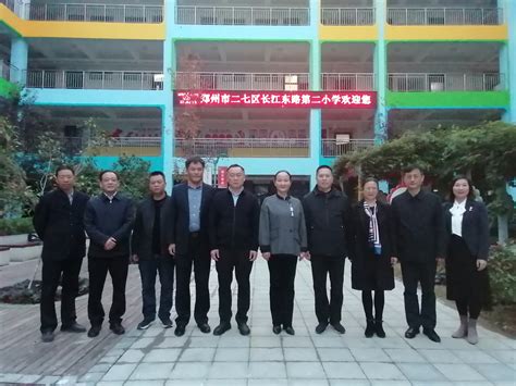 “我们入队啦！” 郑州市二七区长江西路小学喜迎新队员-大河新闻