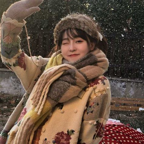 秋冬甜美女生头像图片
