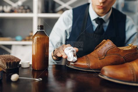 鞋匠擦鞋修鞋服务高清图片下载-正版图片506321137-摄图网