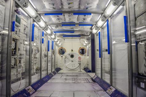 Space X 派机器人船员进入空间站，科幻片场景成真了|机器人|Space|宇航员_新浪新闻