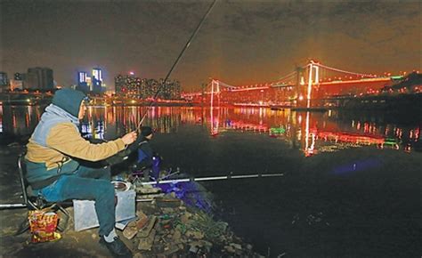 分享夏季夜钓时使用夜钓灯的技巧_钓鱼人必看