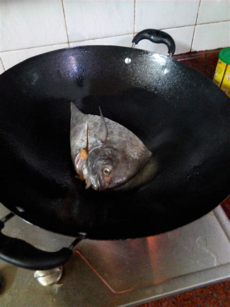 香煎黑鲳鱼的做法_【图解】香煎黑鲳鱼怎么做如何做好吃_香煎黑鲳鱼家常做法大全_宝包包_豆果美食