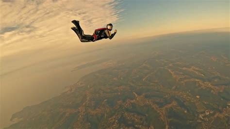 空中的跳伞运动员高清图片下载-正版图片600043115-摄图网