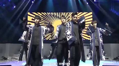 肖战X玖少年团上海演唱会嗨跳《极乐净土》肖战跳舞太撩人了！_腾讯视频