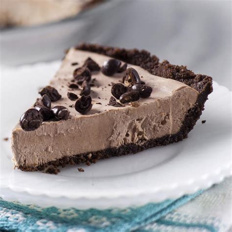Layered Ice Cream Pie with Chocolate Cookie Crust - That Skinny Chick ...