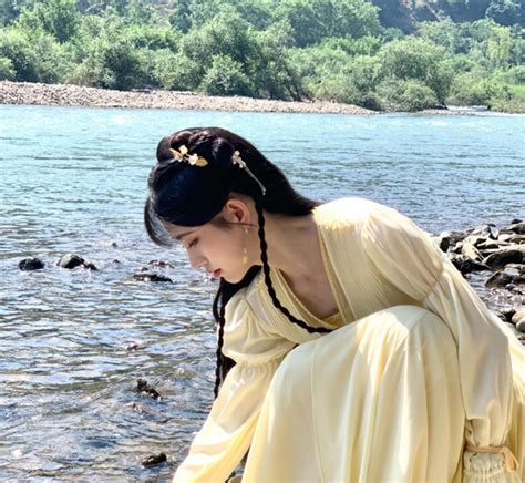 鞠婧祎的应援色图片