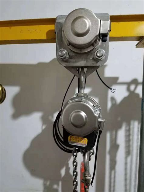 使用环链电动葫芦吊运货物时要掌握哪些安全准则？--北京猎雕伟业起重设备有限公司