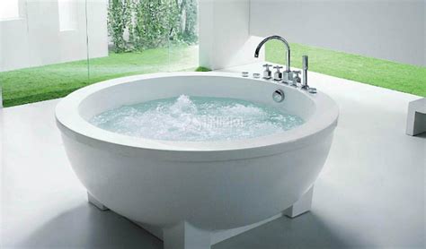 我家浴缸的二三事：浴缸尺寸与选购方法介绍 - 装修保障网