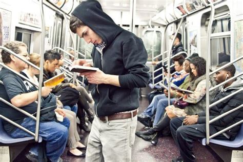 尚书网--为什么欧美地铁上看书的人那么多