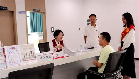 优化营商环境 助力企业开办——湛江农商银行入驻市行政服务中心