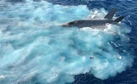 美军证实战机在南海坠毁照片和视频真实性：从航母上拍摄
