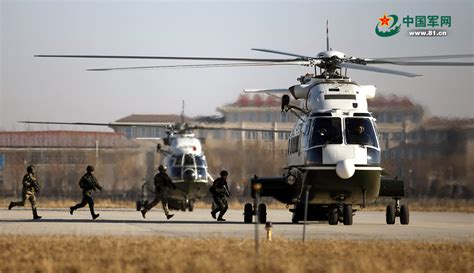 高清：直击中俄反恐特战精英直升机索降现场--军事--人民网