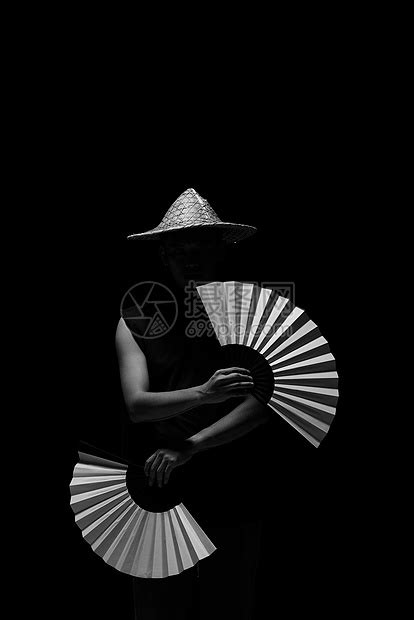 抖音同款蕾丝扇子复古欧式花边扇女式镂空黑色舞蹈扇拍摄道具折扇-阿里巴巴
