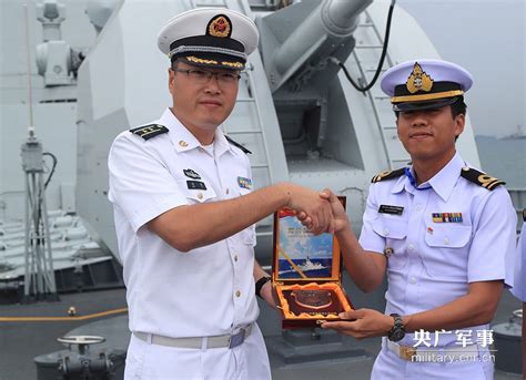中国海军郑州舰参加东盟成立50周年国际舰队检阅活动_军事_中国网