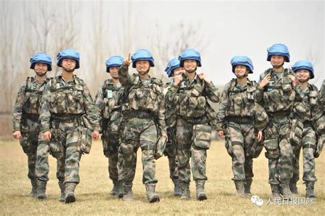中国军队参加联合国维和行动30年之四：携手同行__凤凰网