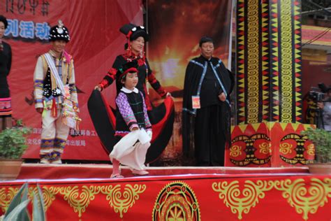 看过来，丽江宁蒗最美的少数民族服饰都在这里啦 - weibolj
