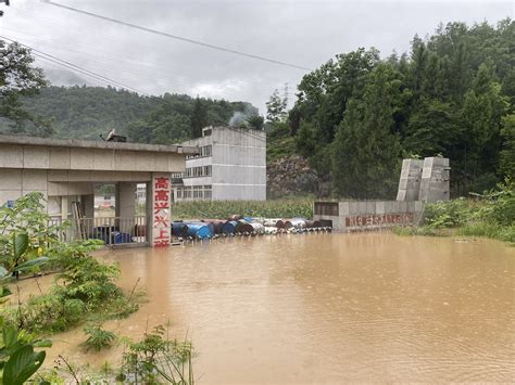 重庆万州暴雨引发内涝 街面水深超1.5米_河南频道_凤凰网