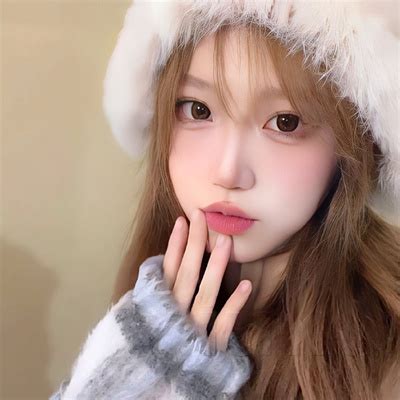 小虎牙甜美女生头像图片
