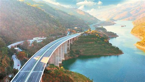 普洱“绿三角”迈入“快车道” ——写在思茅至澜沧高速公路建成通车之际