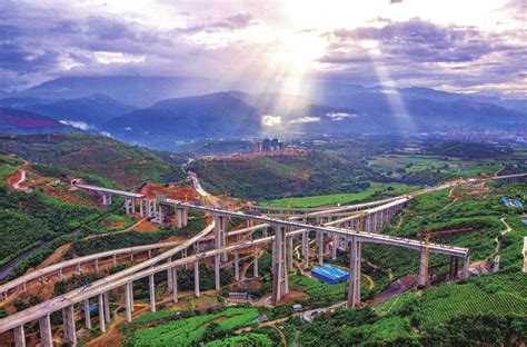 西藏首条电气化铁路通车 中国中铁续写“天路”传奇_凤凰网