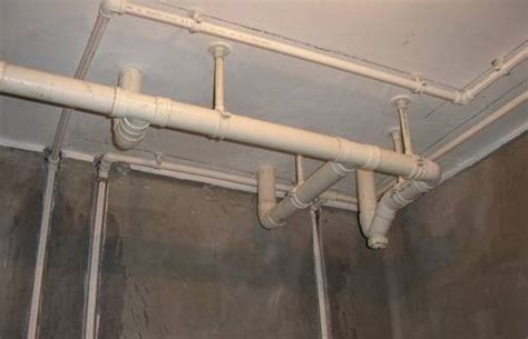装修水电改造时，水管走房顶好还是走地面好？ - 知乎