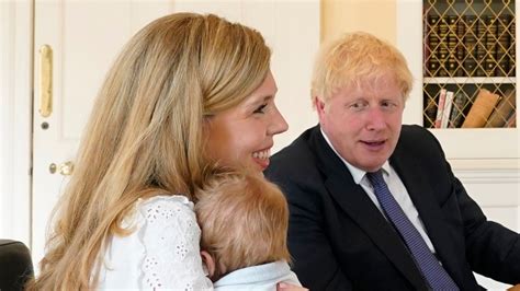 英媒：特拉斯宣布辞职后，约翰逊父亲对儿子再次成为首相寄予厚望_手机新浪网