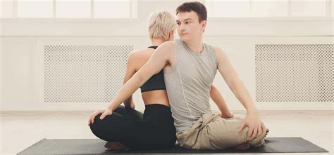 双人/伴侣瑜伽：让情侣们摆出最亲密的姿势