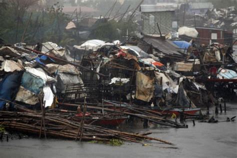 台风“丹娜丝”致菲律宾多地停课及海上交通旅游